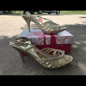 Wild Rose Women’s Size 12 Gold Heels